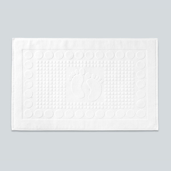 white bath mat